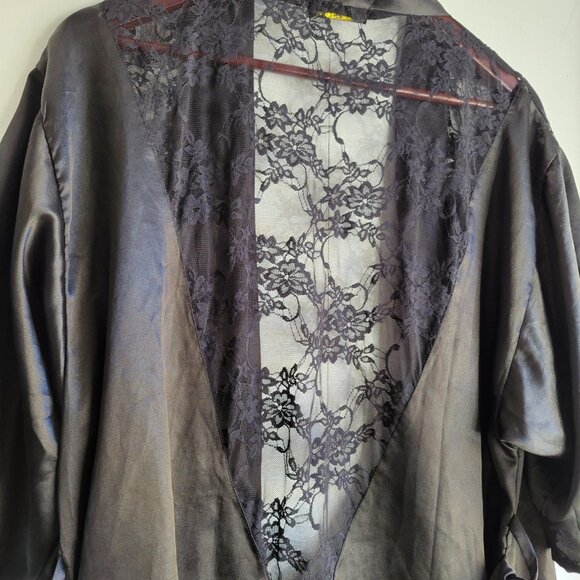 Satin and lace kimono robe - Picture 5 of 7